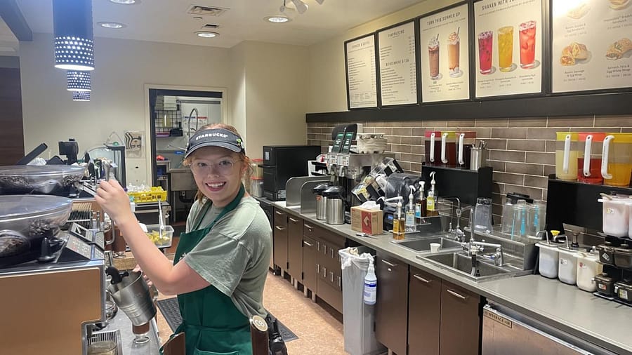 Madison+Ahlquist+working+at+her+job+Starbucks